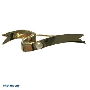 Vintage 1984 Avon gold pearl ribbon brooch pin